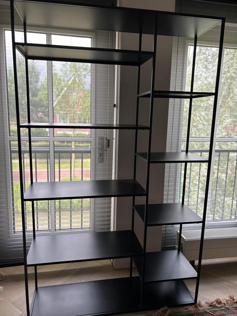 Zwart metalen open vakkenkast / boekenkast, Ophalen, Met plank(en), 200 cm of meer, 50 tot 100 cm