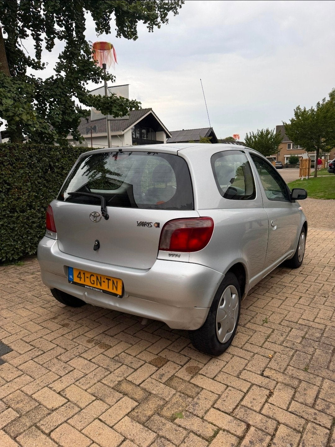 Toyota Yaris 1.3 16V 3DR Linea SOL AUT 2001 Grijs, Auto's, 1299 cc, 15 km/l, 4 cilinders, 400 kg