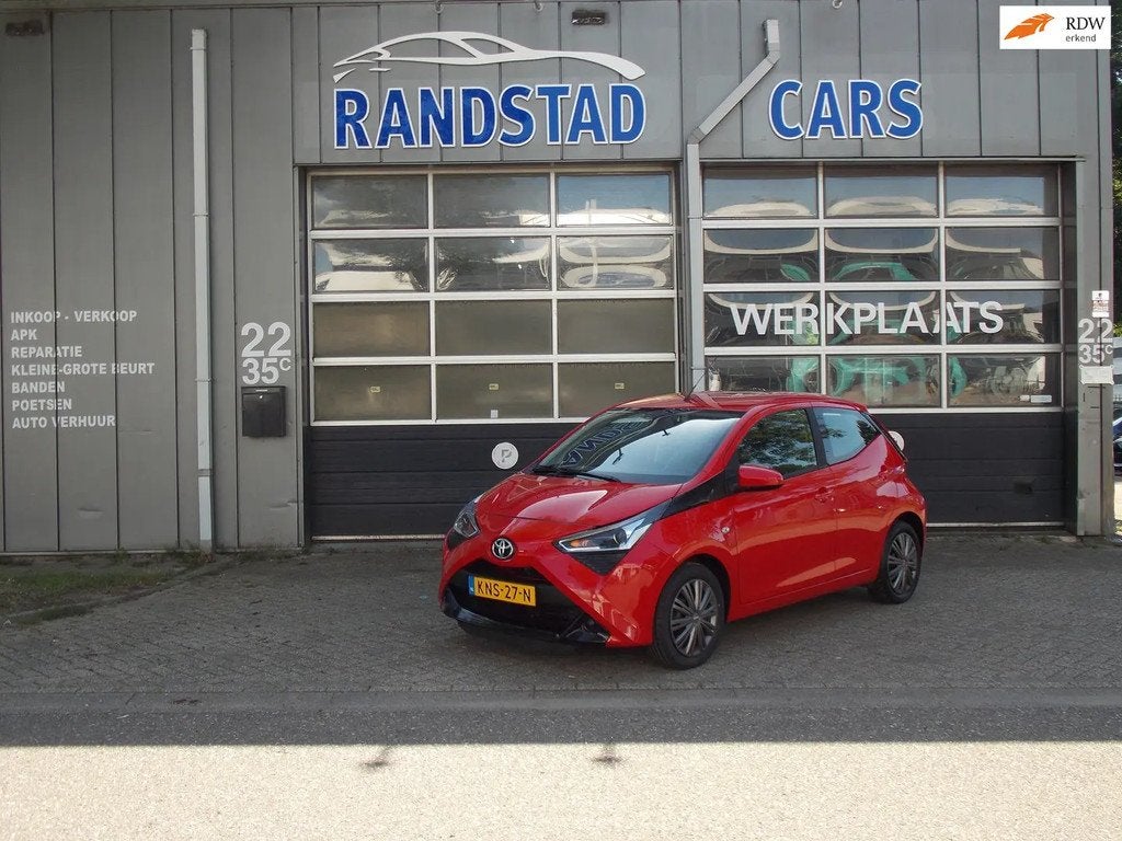 Toyota Aygo 1.0 VVT-i x-play Airco Camera Elek € 10.499,00, Voorwielaandrijving, Gebruikt, Euro 6, 4 stoelen