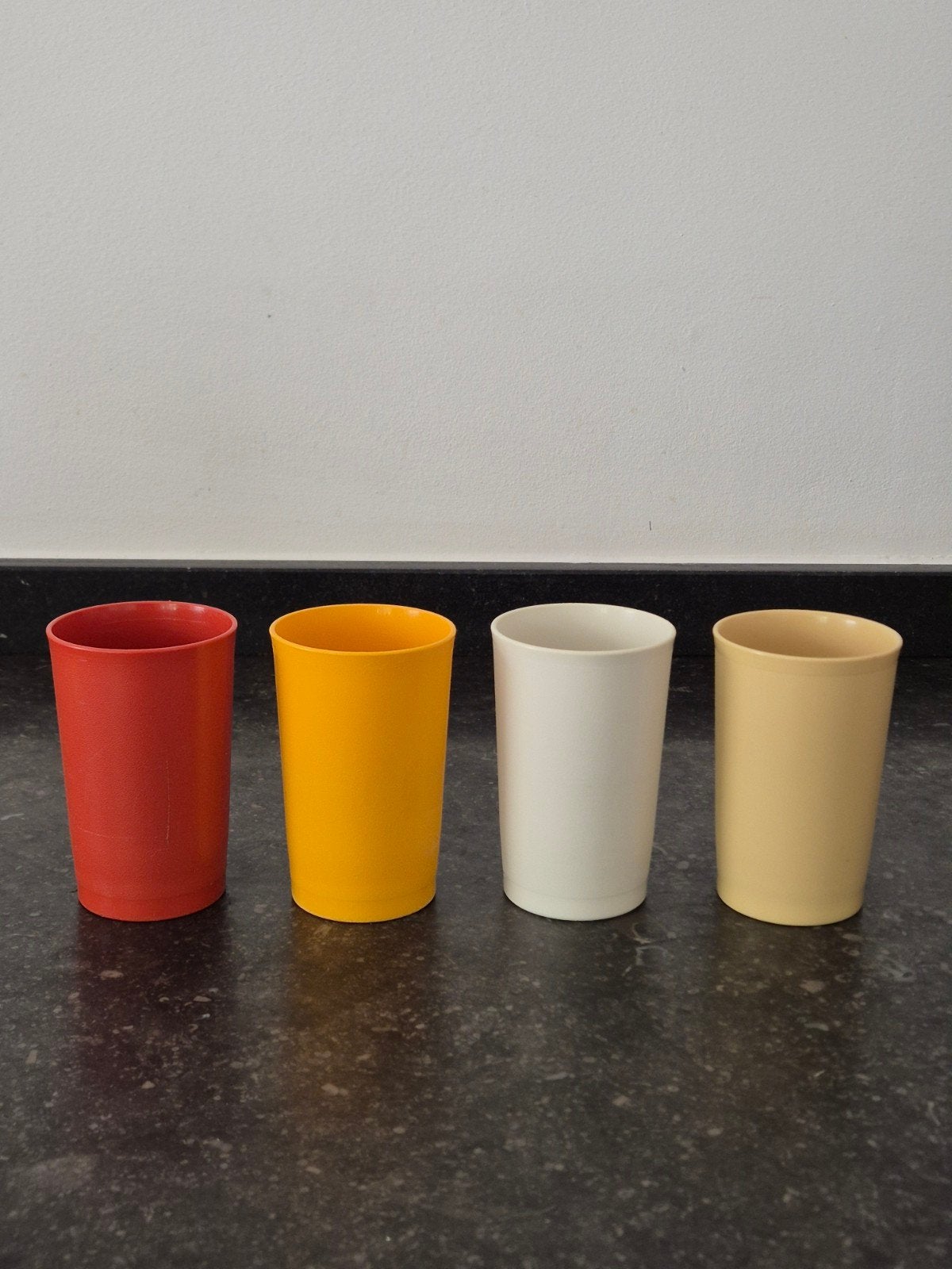 Vintage Tupperware bekers, Ophalen of Verzenden, Gebruikt, Geel, Beker of Kan