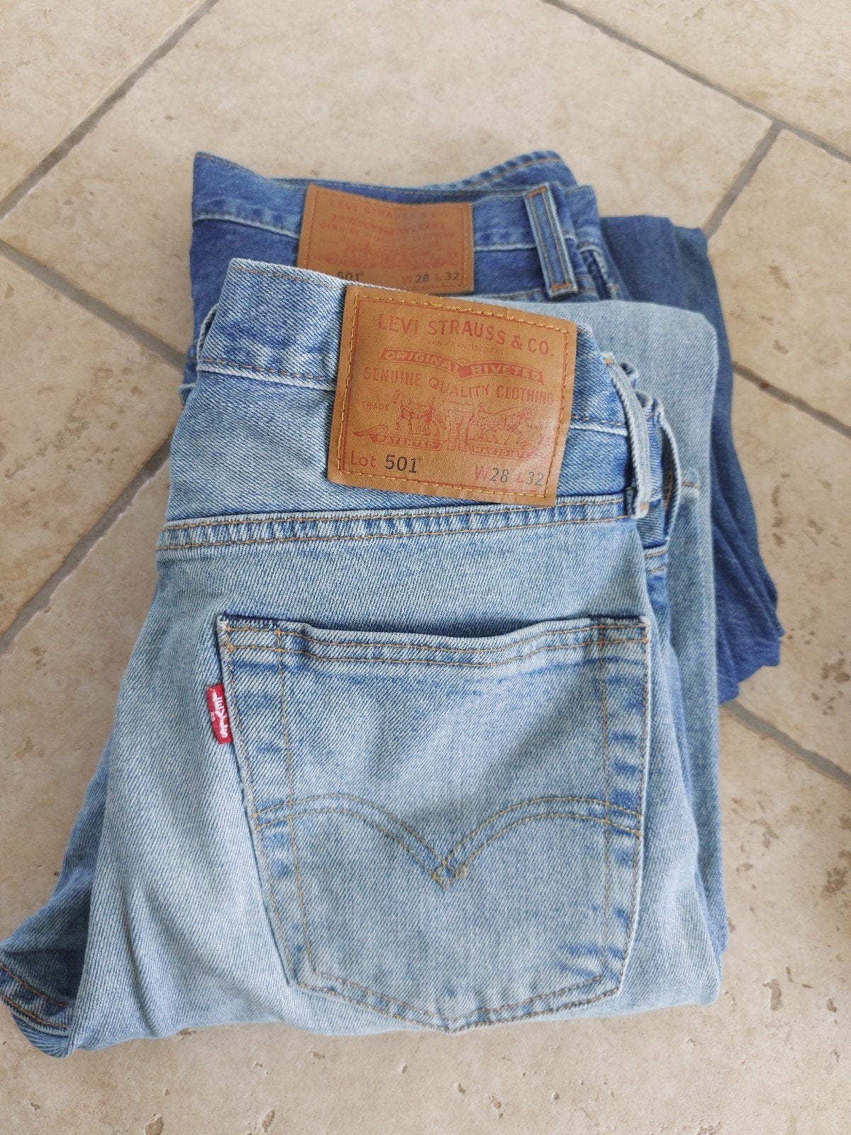 2 blauwe Levi's 501 jeans - W28 L32 - Zo goed als nieuw, Blauw, Ophalen of Verzenden, Zo goed als nieuw, W28 - W29 (confectie 36)