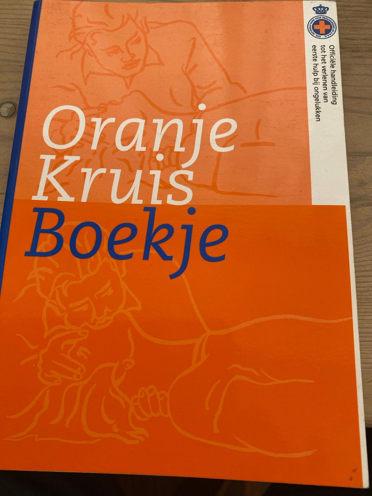 Oranje Kruis Boekje - Officiële Handleiding EHBO, Ophalen of Verzenden, Zo goed als nieuw, Gezondheid en Conditie