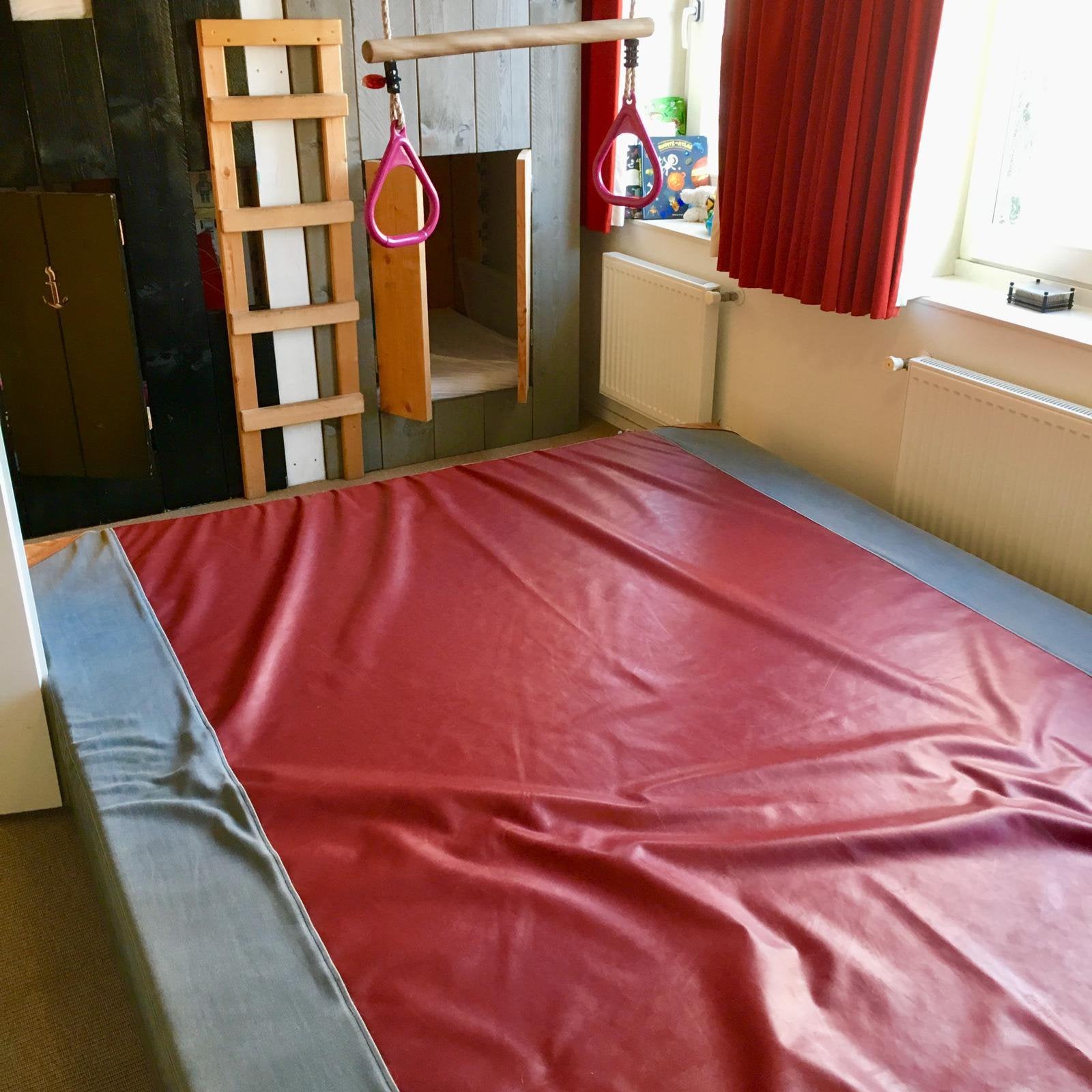 Grote valmat 3x2 meter en 30 cm hoog., Ophalen, Gebruikt