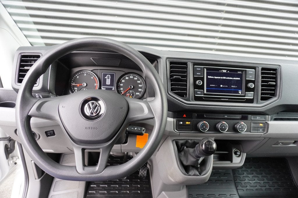 Volkswagen Crafter 35 140pk L3H2 / L2H1 Trekhaak Apple Carpl, Auto's, Voorwielaandrijving, Stof, Gebruikt, Zwart