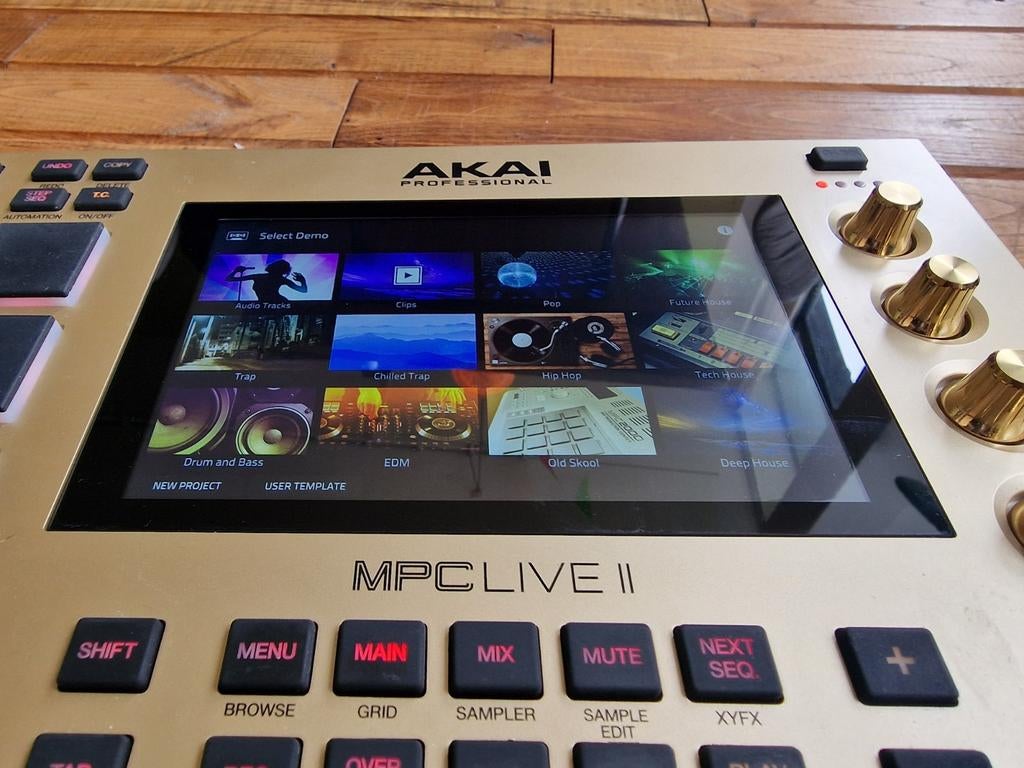 AKAI MPC Live II Gold Edition, Overige merken, Zo goed als nieuw, Met koffer of flightcase, Overige aantallen