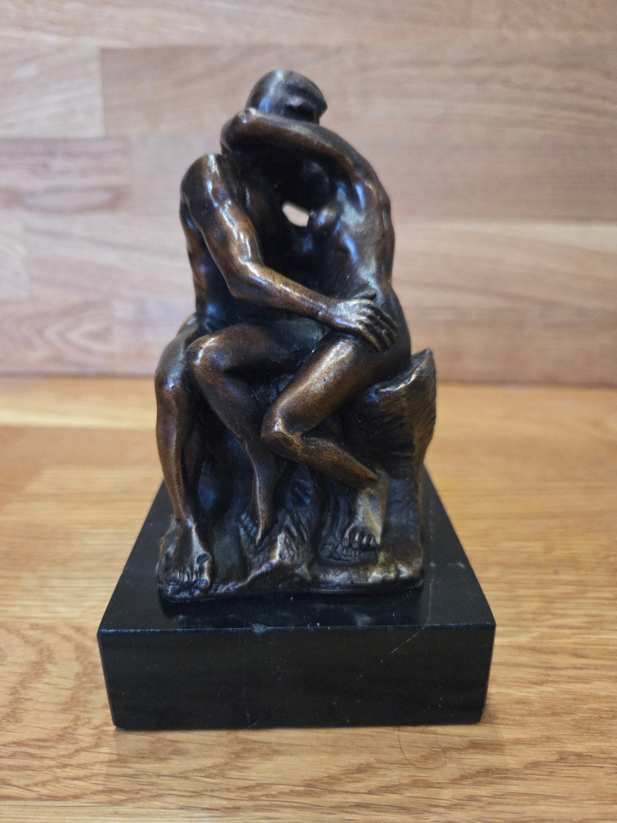 De Kus van Rodin - Le Baiser - Kunstbrons op Marmer - Liefde, Ophalen of Verzenden
