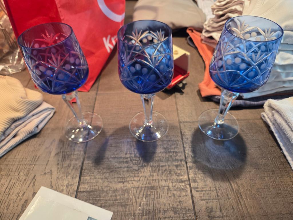 Set van 3 blauwe kristallen wijnglazen, Antiek en Kunst, Antiek | Glas en Kristal, Ophalen of Verzenden