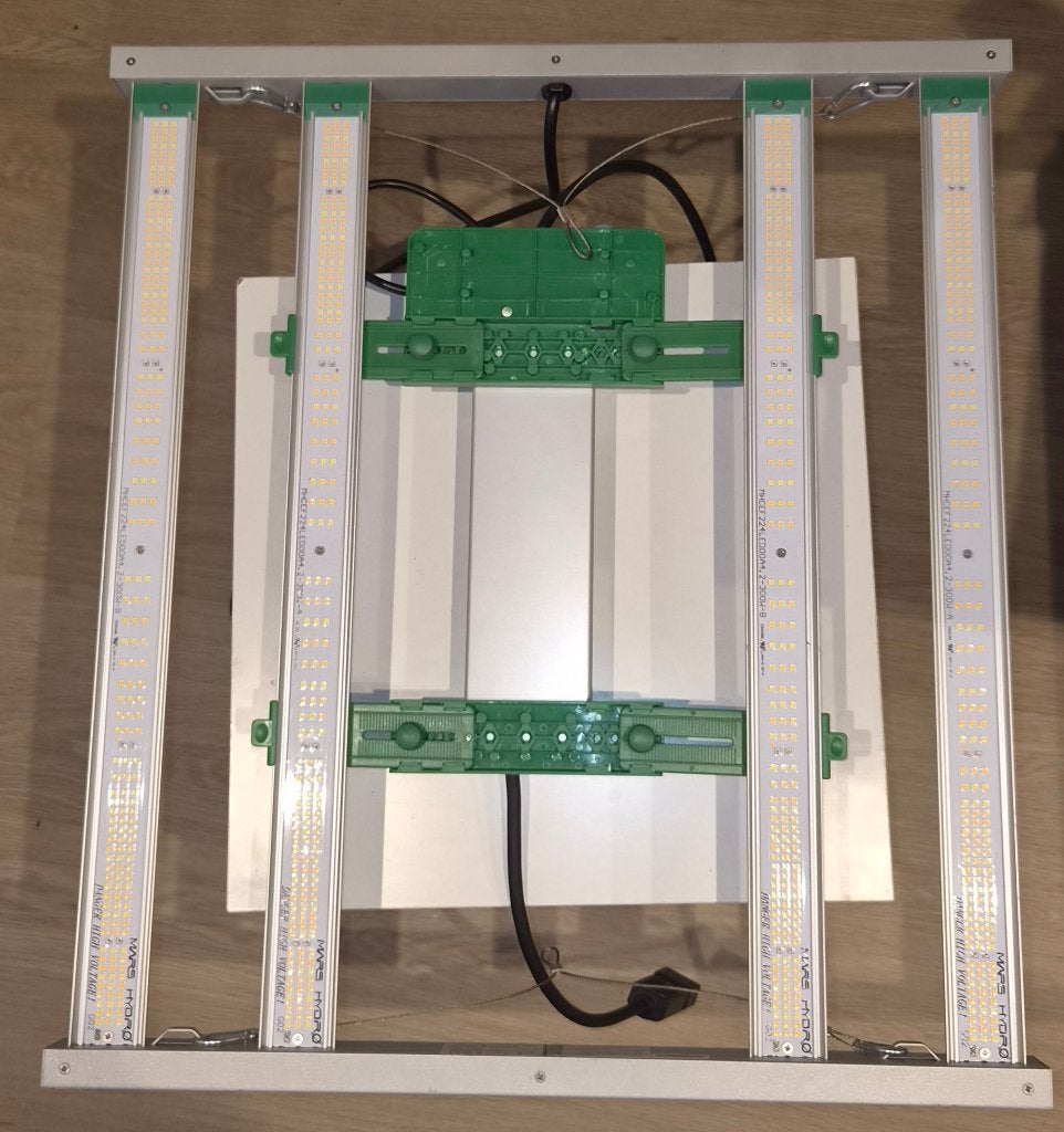 4 Mars Hydro FC 3000 LED kweeklamp 300 Watt – €175 per stuk, Ophalen of Verzenden, Zo goed als nieuw, Kweeklamp