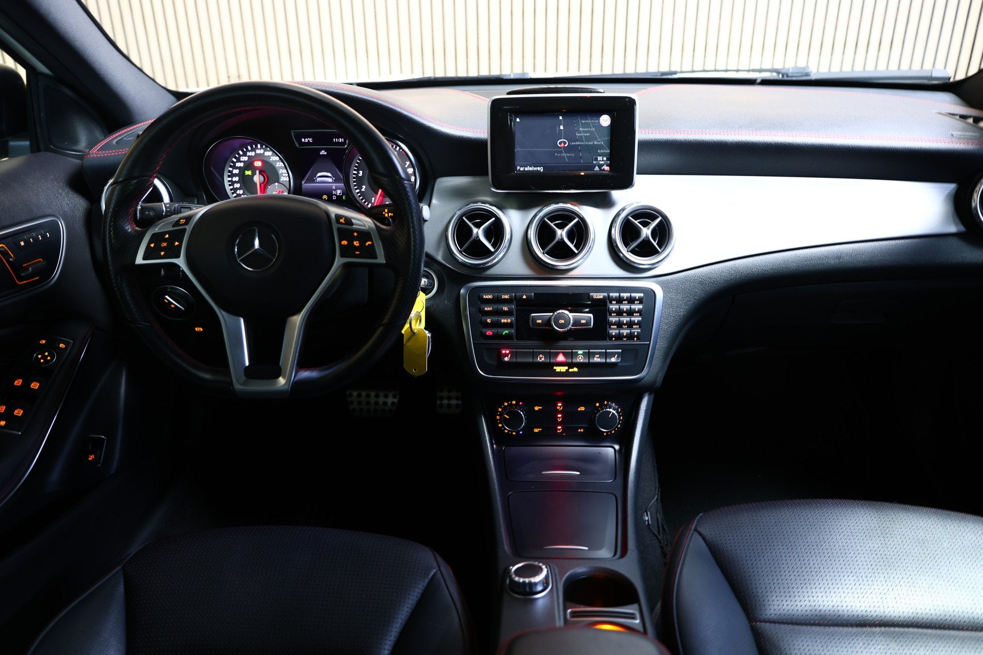 Mercedes-Benz GLA GLA 250 AUTOM 63000km AMG PANODAK LED AFN-, Auto's, Automaat, Gebruikt, 4 cilinders, Wit