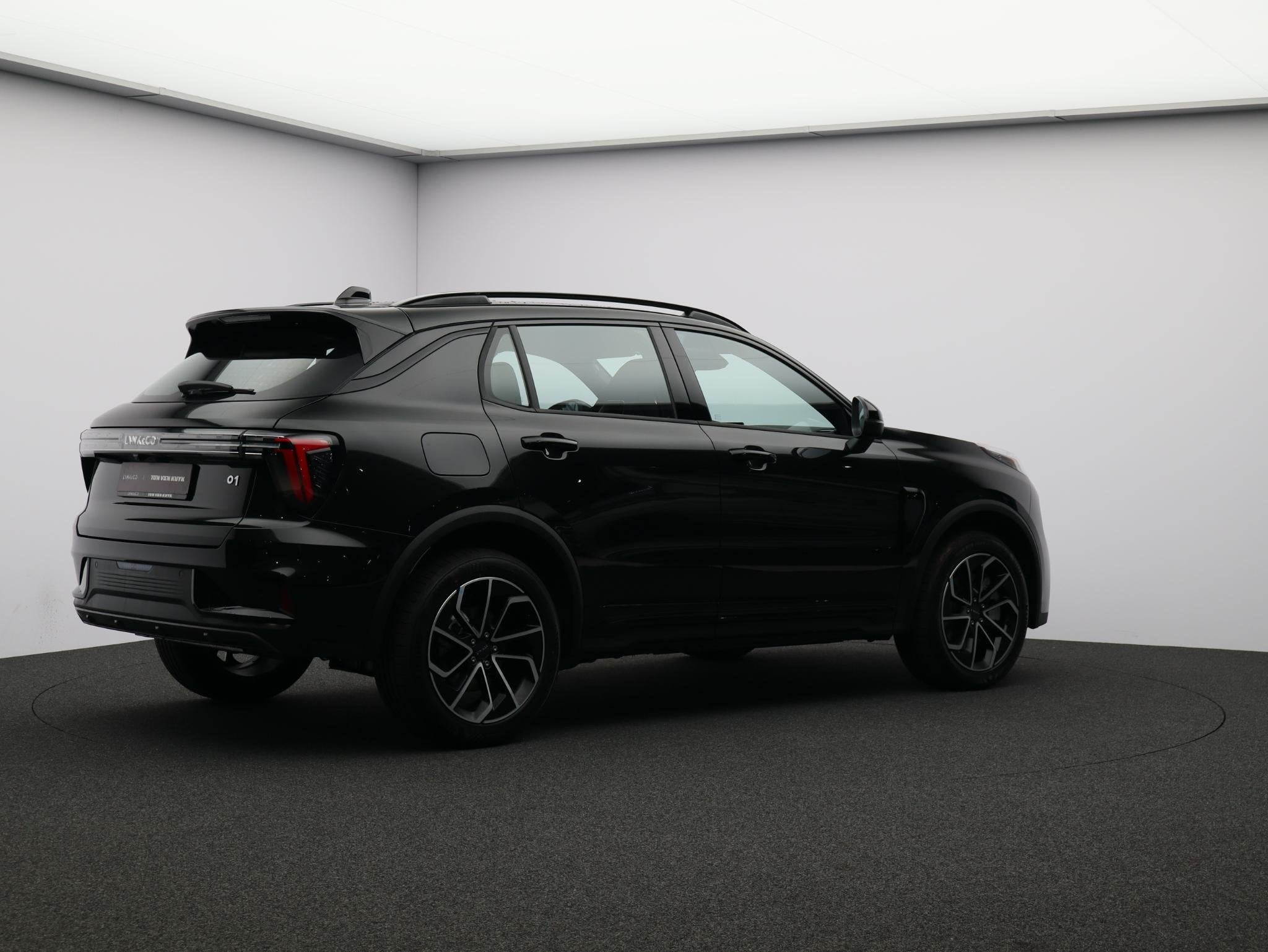 Lynk & Co 01 1.5 Core VOORRAADACTIE! € 43145.- VOOR € 36, Euro 6, 4 cilinders, Alcantara, Zwart