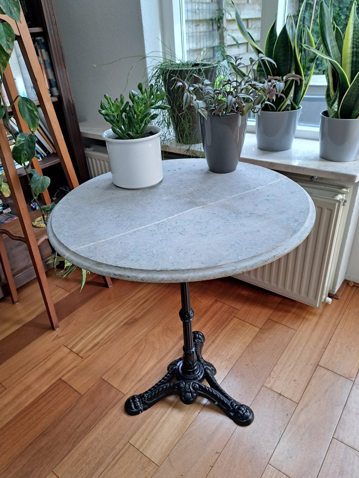 Natuurstenen bistro tafel (65 cm)., Ophalen of Verzenden, Rond, Metaal