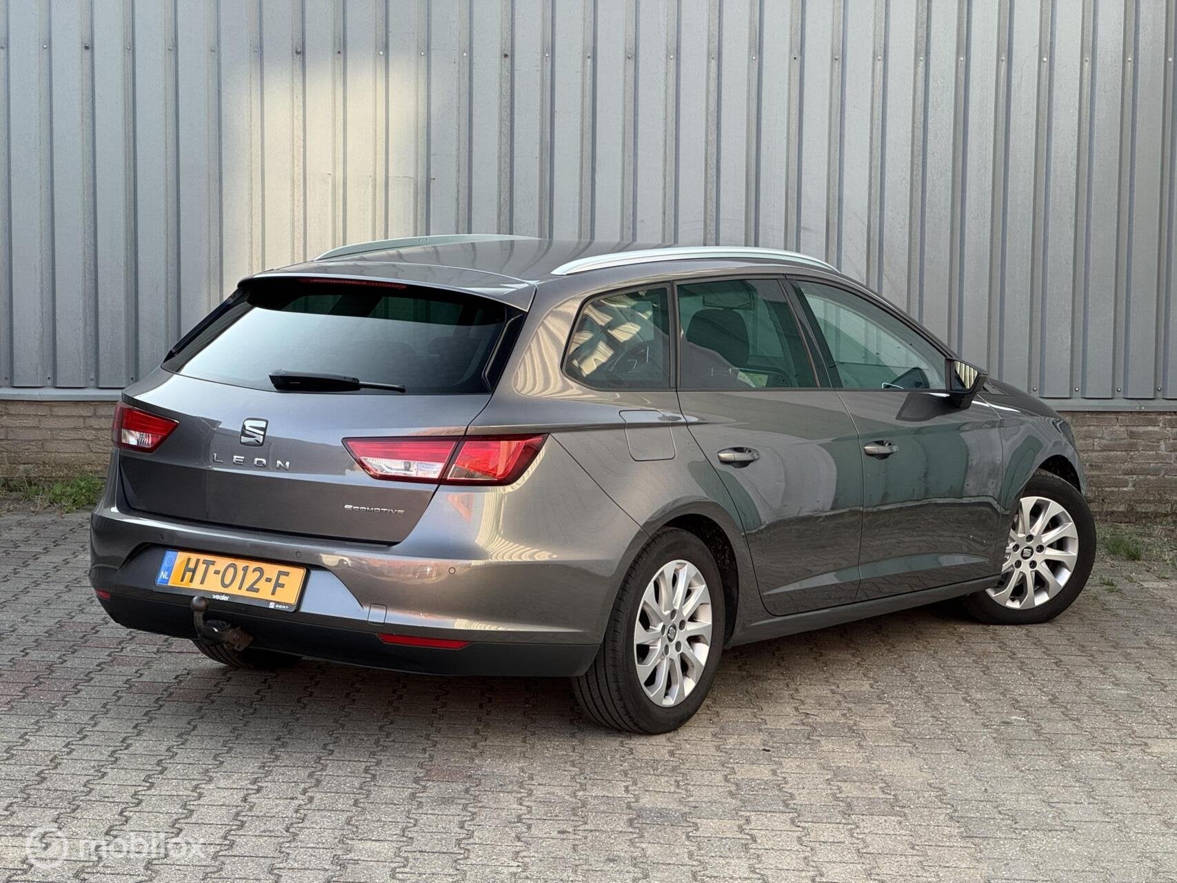 Seat Leon ST 1.0 EcoTSI | Carplay/A.A. | PDC | Trekhaak, Voorwielaandrijving, Origineel Nederlands, Handgeschakeld, Zilver of Grijs