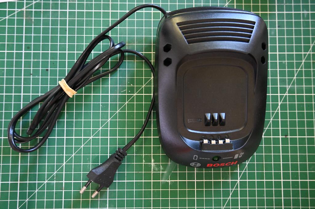 Acculader Bosch AL 2215 CV, Ophalen of Verzenden, Gebruikt