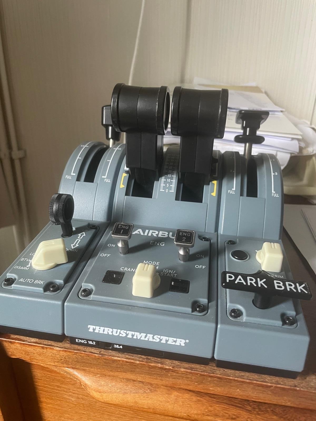 Thrustmaster Airbus TCA Quadrant & Logitech roerpedalen, Ophalen, Overige merken, Zo goed als nieuw