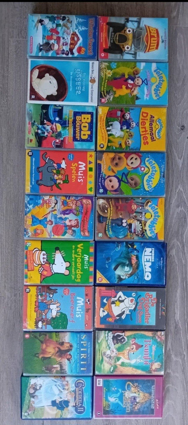 Vintage VHS KINDERFILM. Grote pakketten. 18 stuks., Cd's en Dvd's, VHS | Kinderen en Jeugd, Alle leeftijden, Ophalen