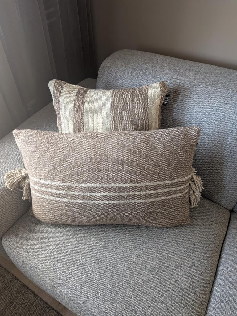 Twee By-Boo kussens zand beige 35x60 en 45x45 nieuw, Huis en Inrichting, Woonaccessoires | Kussens, Ophalen, Nieuw, Beige, Rechthoekig