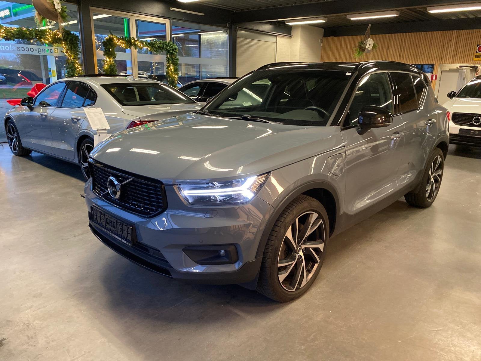 Volvo XC40 plug in hybride T5 R-design, Auto's, Elektronische parkeerrem, 1800 kg, 1712 kg, Leder en Stof