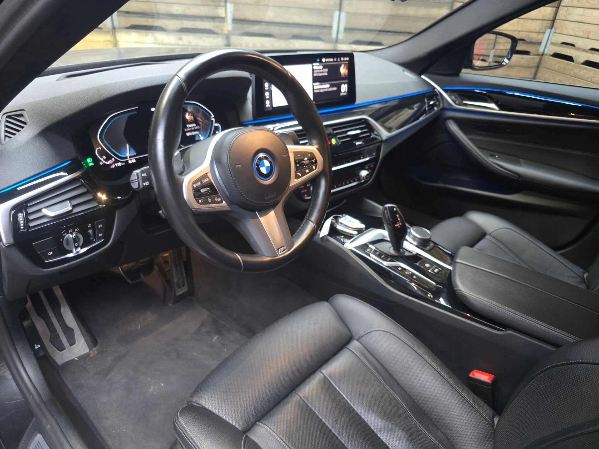 BMW 5-serie 530e Business Edition M-Sport Plus HUD Navi LED, Auto's, Achterwielaandrijving, Gebruikt, 4 cilinders, Bedrijf