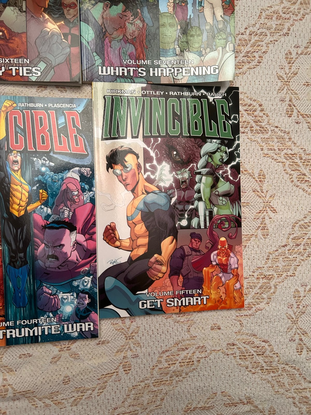 Invincible Comics - Volumes 12, 13, 14, 15, 16, 17, Boeken, Strips | Comics, Meerdere comics, Ophalen, Zo goed als nieuw, Amerika