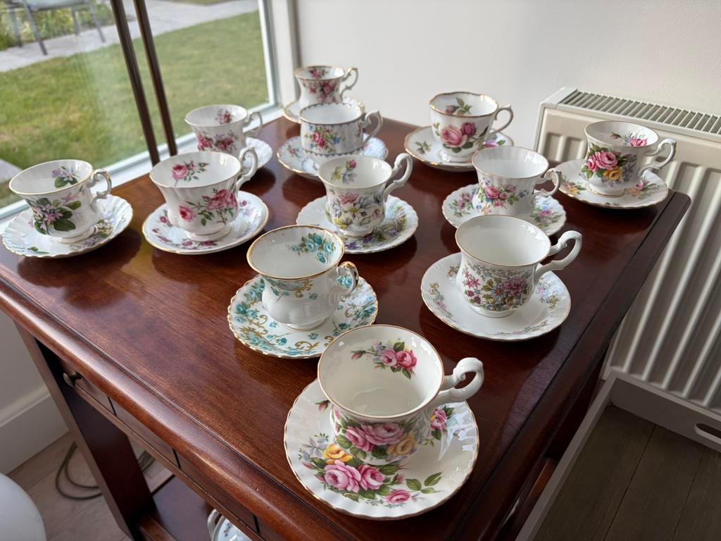 12 kop en schotel Royal Albert, Antiek en Kunst, Antiek | Servies compleet, Ophalen