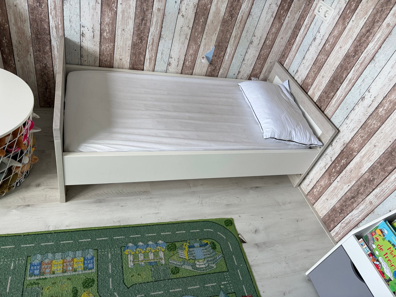 Meegroeibed en commode uit dezelfde serie, Ophalen, 70 tot 85 cm, 140 tot 160 cm, Zo goed als nieuw
