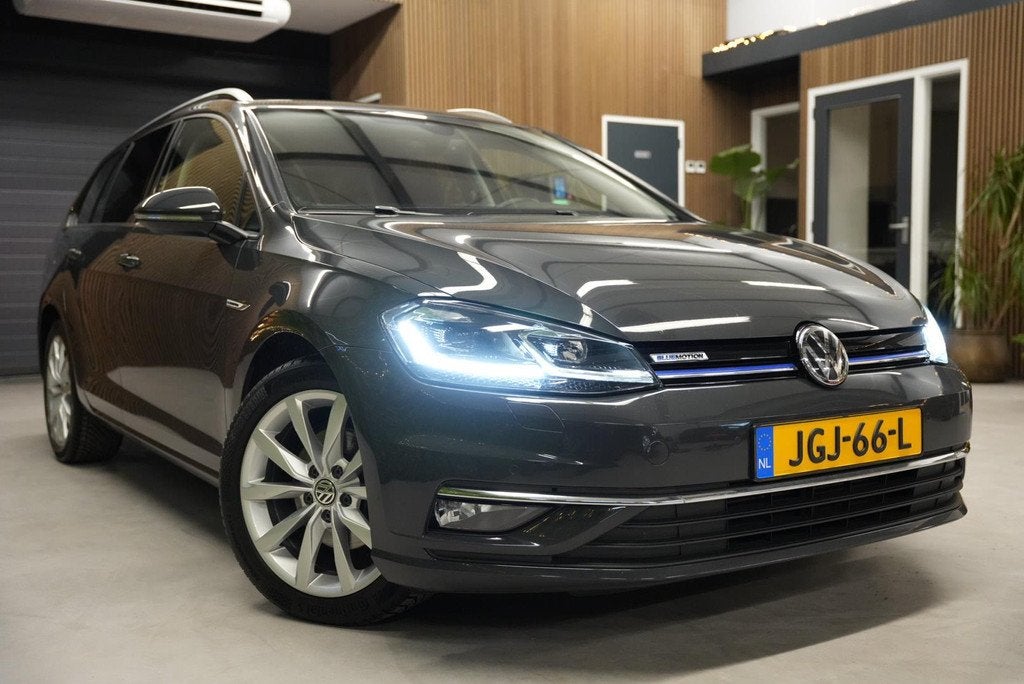 Volkswagen Golf Variant 1.5 TSI Highline DSG / LED / Camera, Auto's, Volkswagen, Alcantara, Bedrijf, 690 kg, Golf Variant