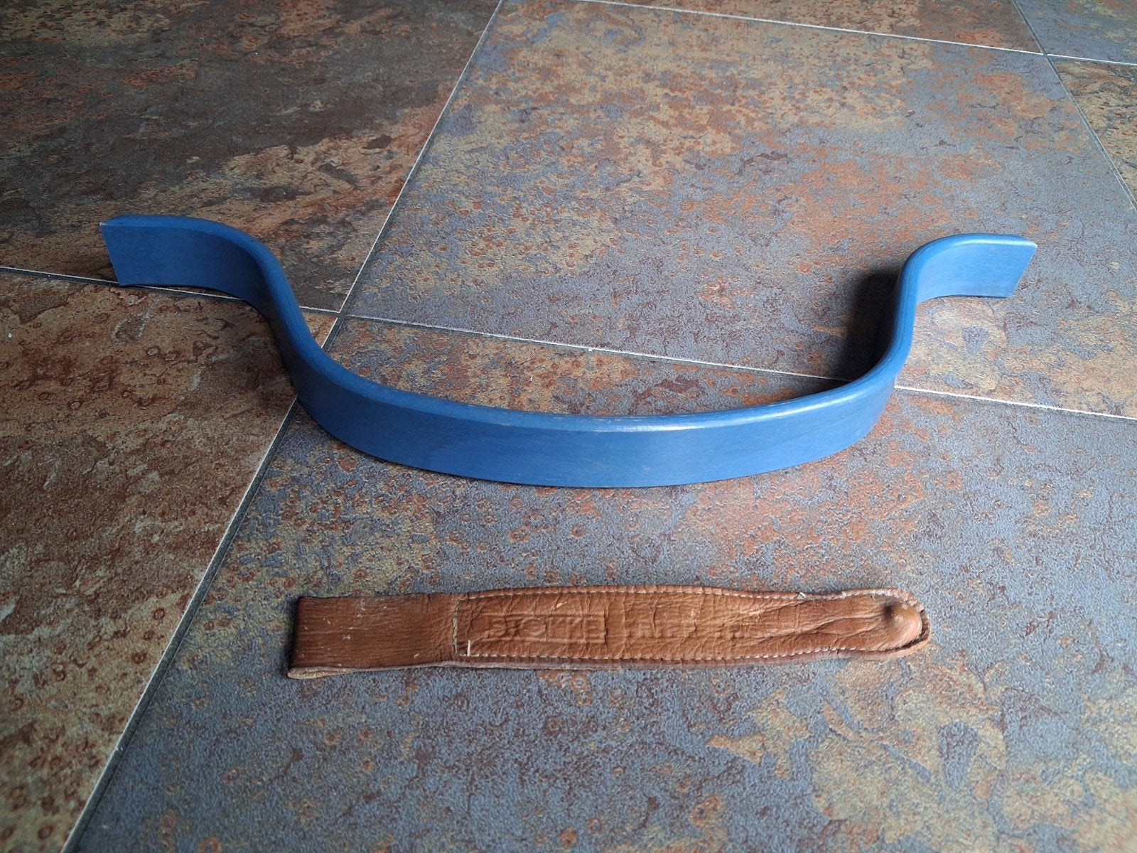 Stokke beugel met leertje, Ophalen