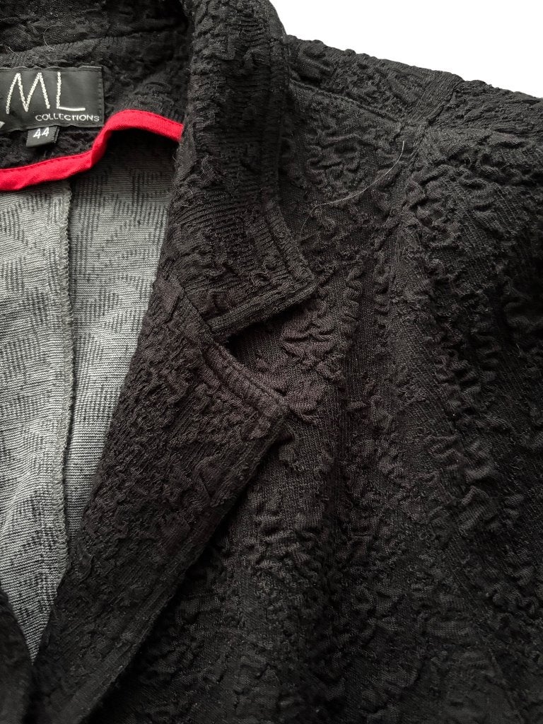 Chique zwart jasje van ML (Made in Holland) met reliëf, Zwart, Maat 42/44 (L), Ophalen of Verzenden, Zo goed als nieuw