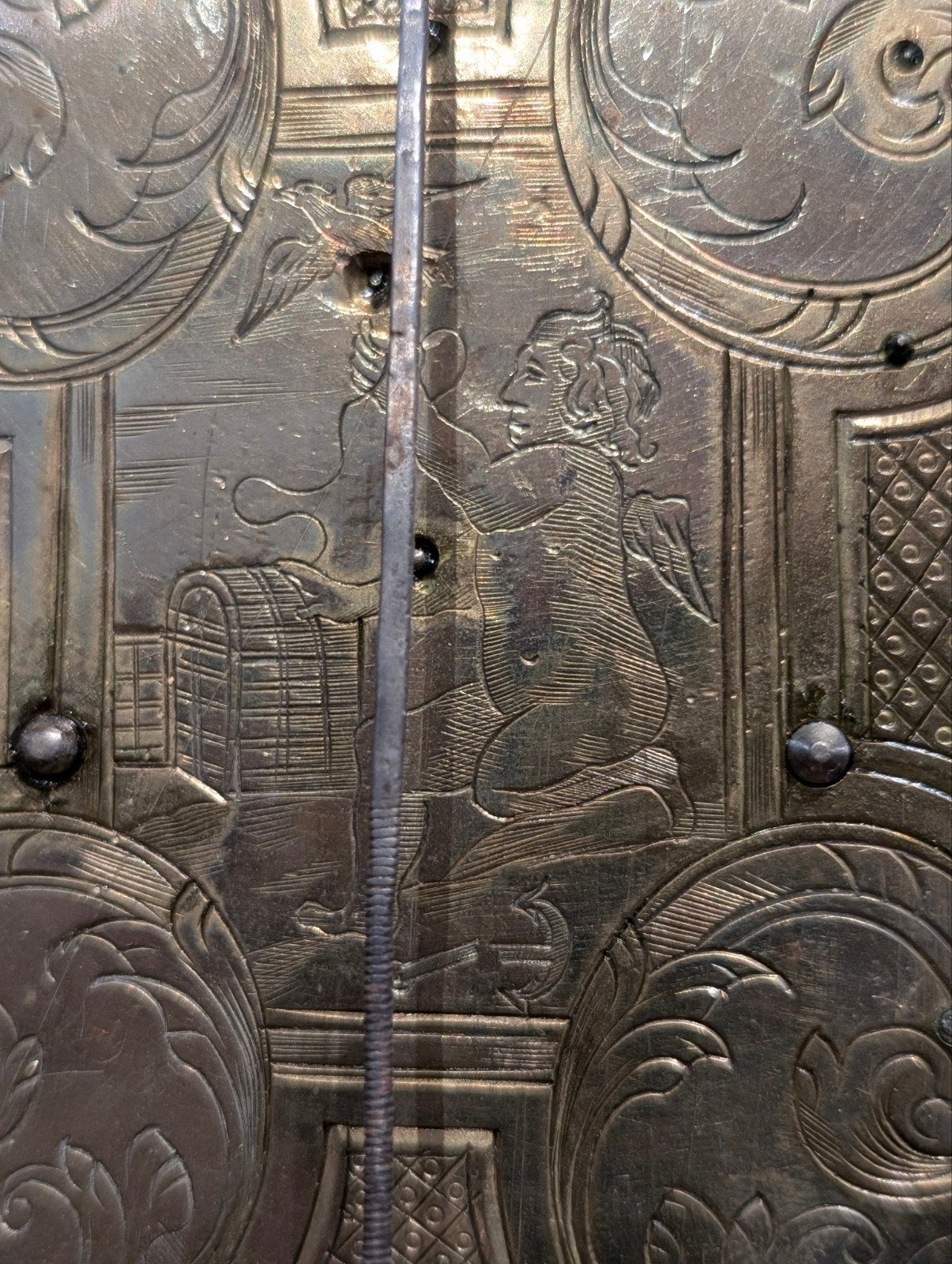 Antieke tafel klok midden 18 eeuw. 40 cm hoog €525., Antiek en Kunst, Ophalen