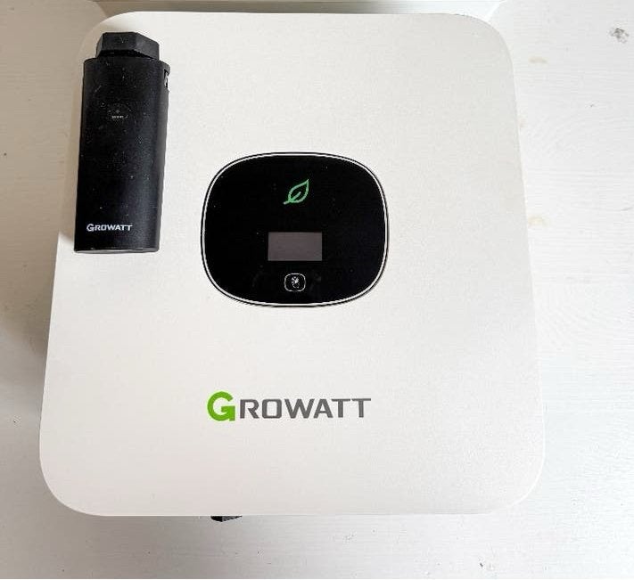 Growatt MIC 3300TL-X omvormer + wifi module, Doe-het-zelf en Verbouw, Overige Doe-het-zelf en Verbouw, Ophalen, Zo goed als nieuw