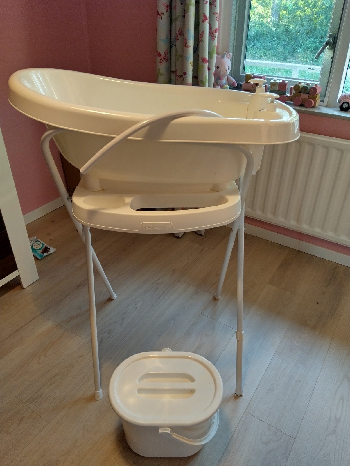 Bébé-jou babybadje met standaard en luieremmer, Ophalen, Gebruikt, Badje, Bébé-jou