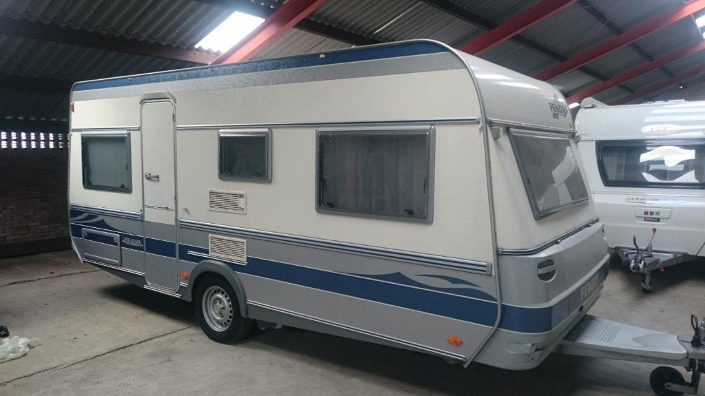 Caravan Fendt 150 Platin met Isabella voortent en luifel, Vast bed, Fietsenrek, Rondzit, Particulier