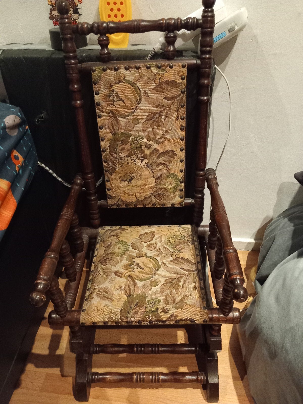 Antieke Schommelstoel met Gebloemde Bekleding, Ophalen