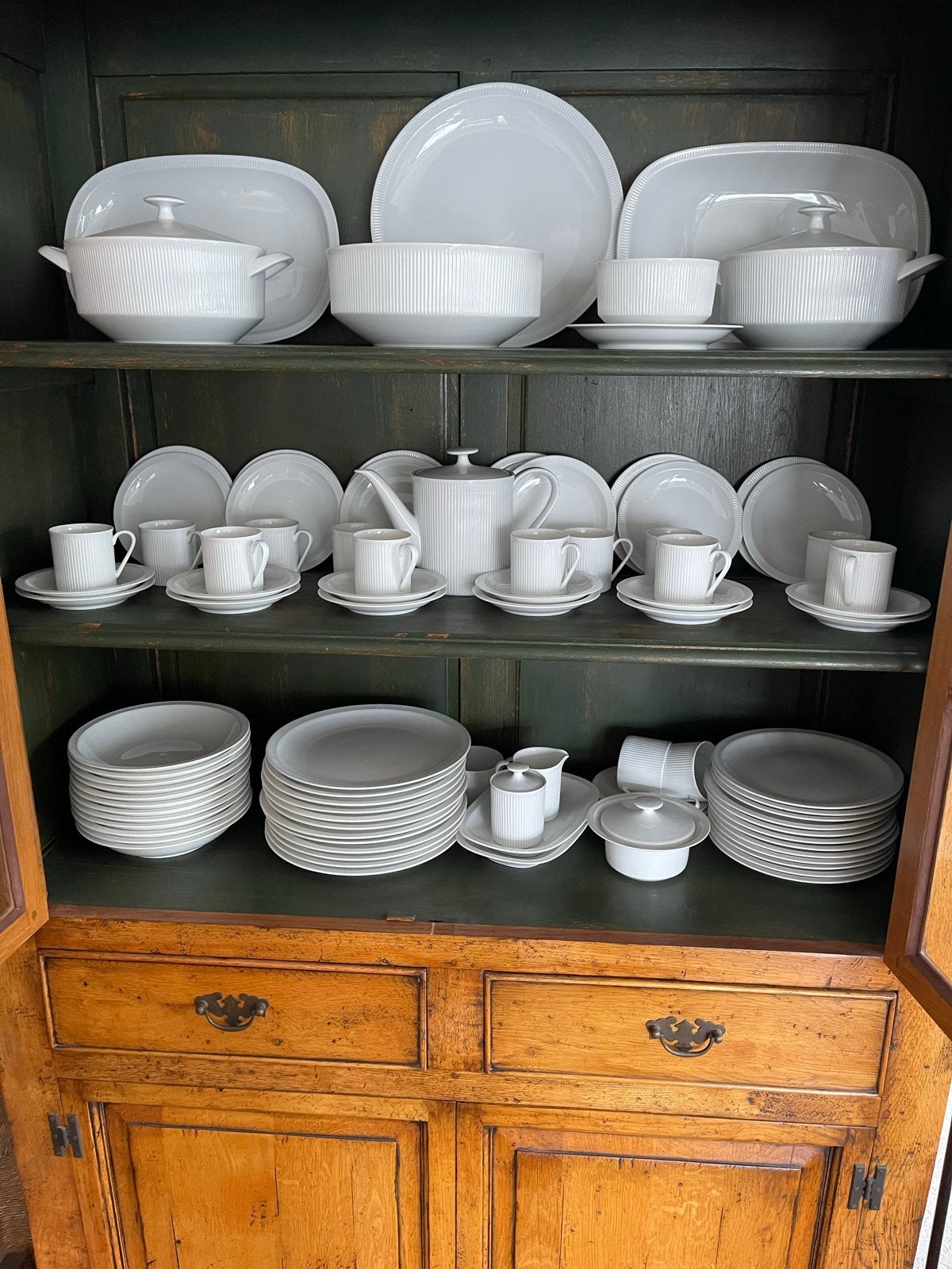 Groot wit servies van Arzberg, 12-delig uit 1970, Ophalen, Zo goed als nieuw, Effen, Porselein