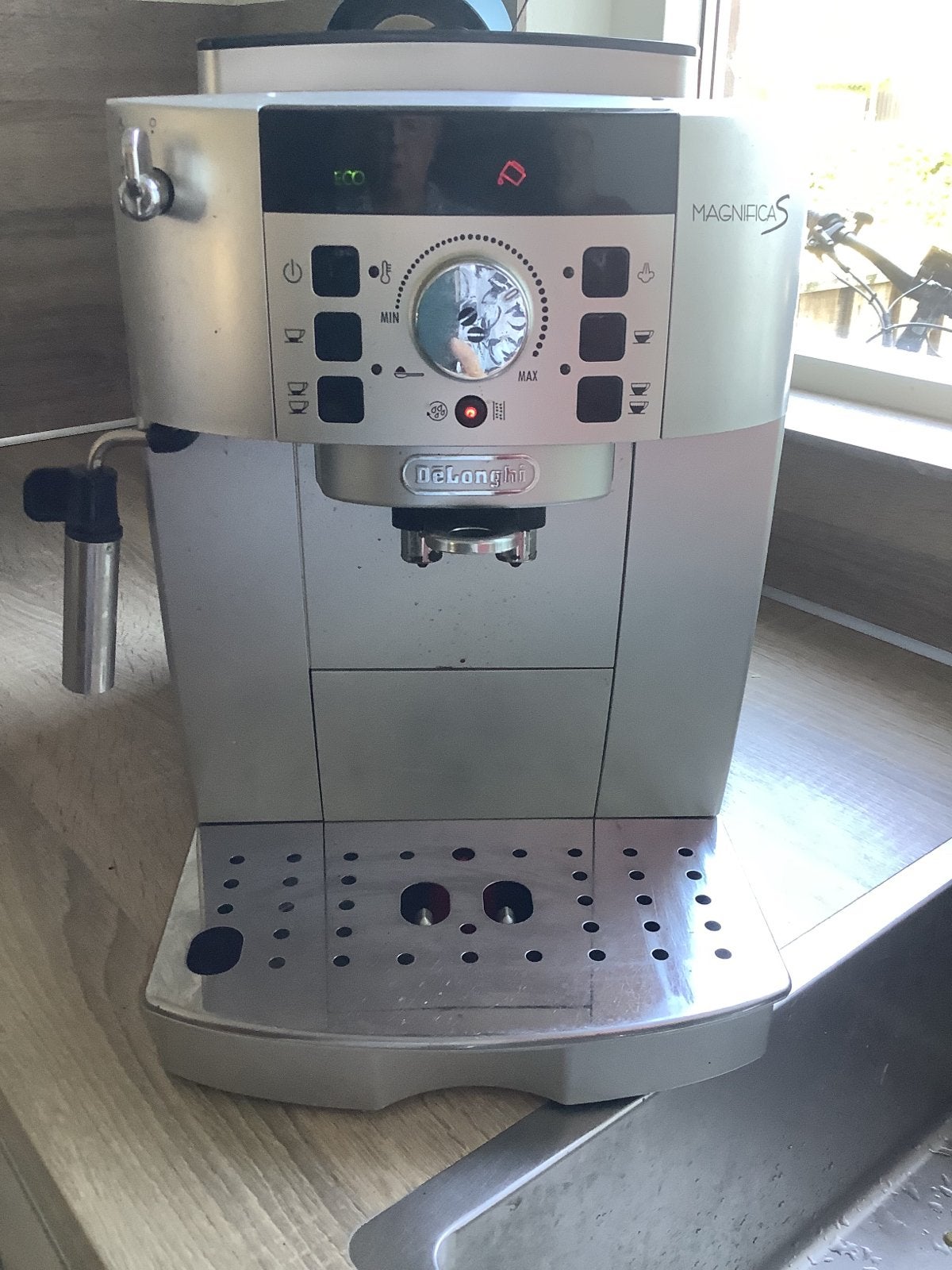 De'Longhi Magnifica S volautomatische espressomachine, Witgoed en Apparatuur, Koffiezetapparaten, Afneembaar waterreservoir, Gebruikt
