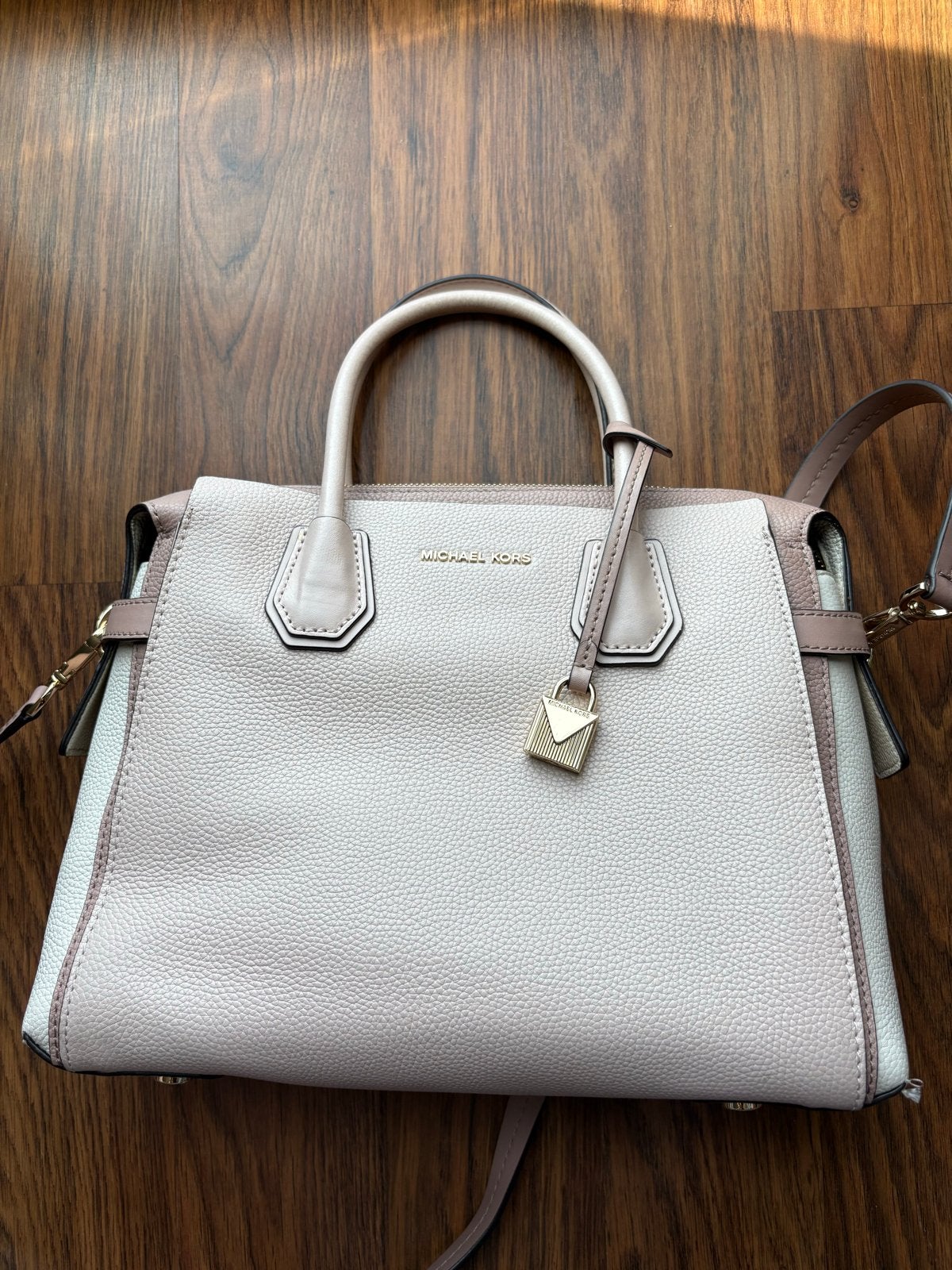 Michael Kors Handtas - Stijlvol en Praktisch, Sieraden, Tassen en Uiterlijk, Tassen | Damestassen, Ophalen of Verzenden, Zo goed als nieuw