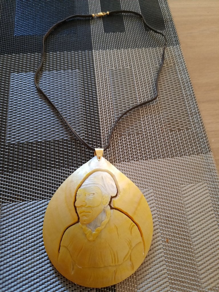 Camee hanger parelschelp, Sieraden, Tassen en Uiterlijk, Kettinghangers, Overige materialen, Gebruikt, Overige voorstellingen