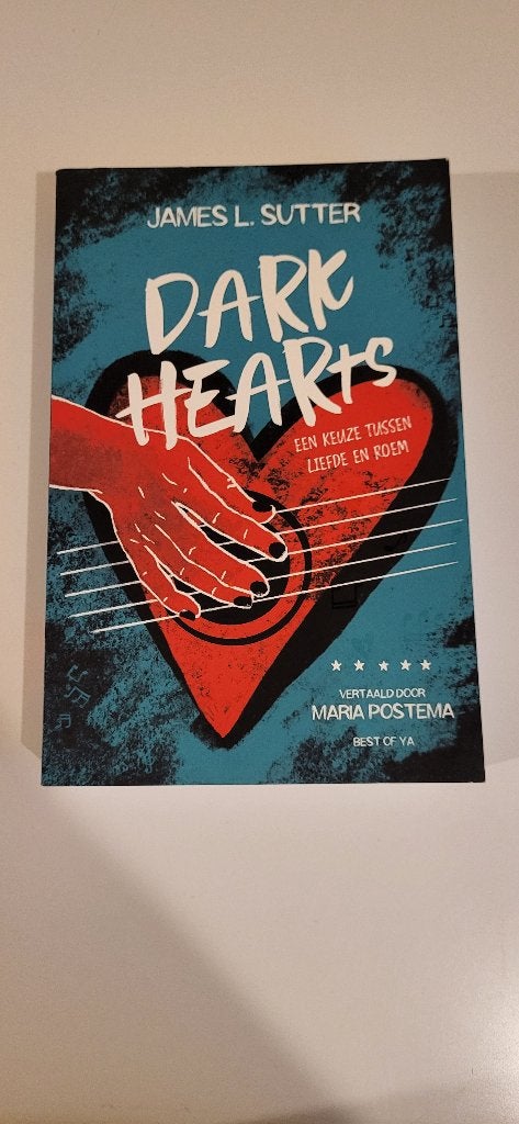 Young Adult boek "Dark Hearts", Ophalen of Verzenden, Gelezen, James L. Sutters