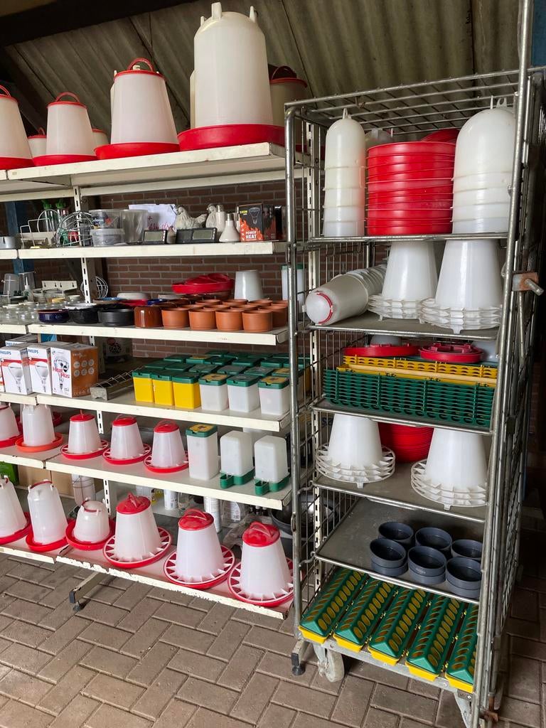 Alles op het gebied van kippen en kuikens, Ophalen, Drinken en Voederen