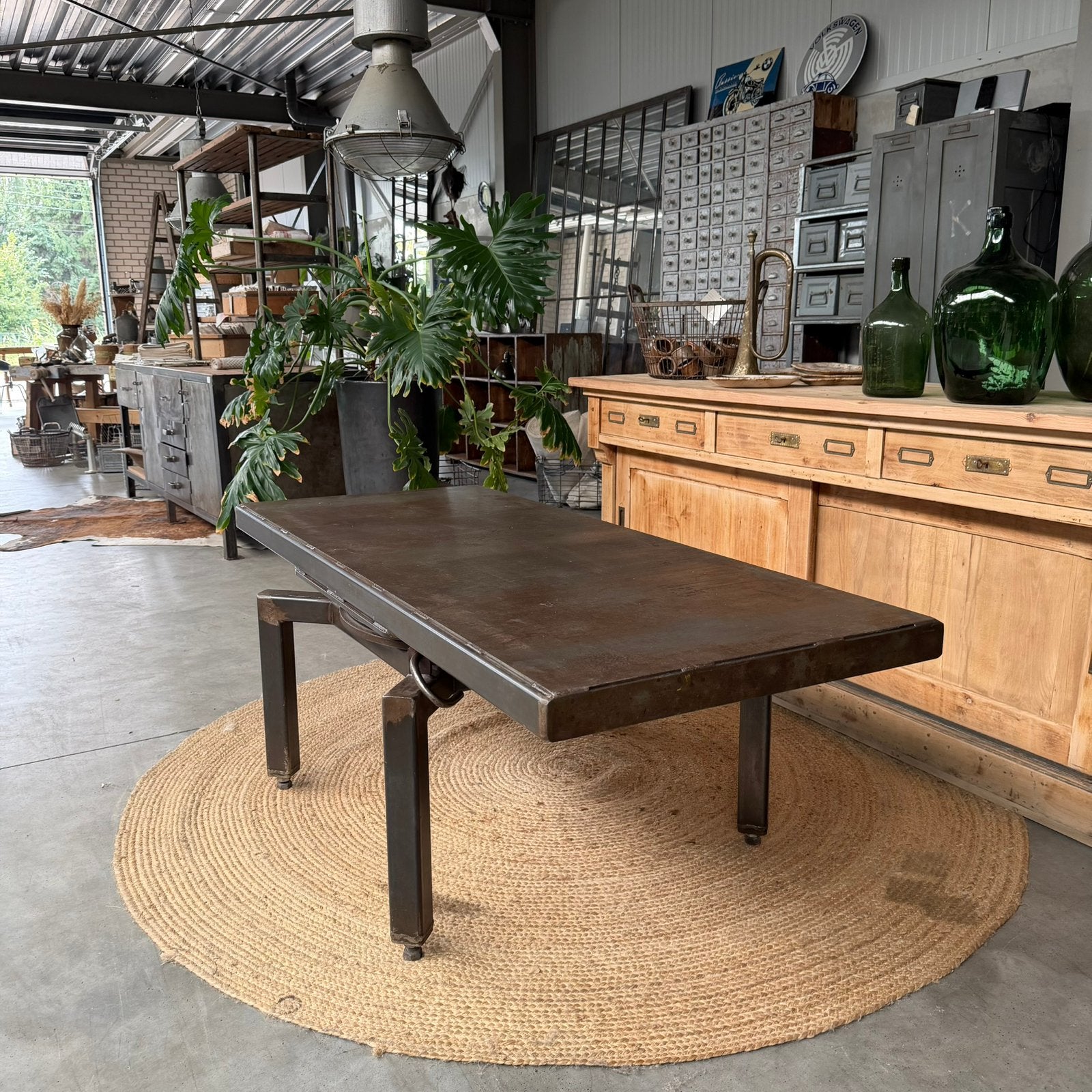 Oude lastafel, vintage salontafel, stalen tafel, toonbank, Ophalen