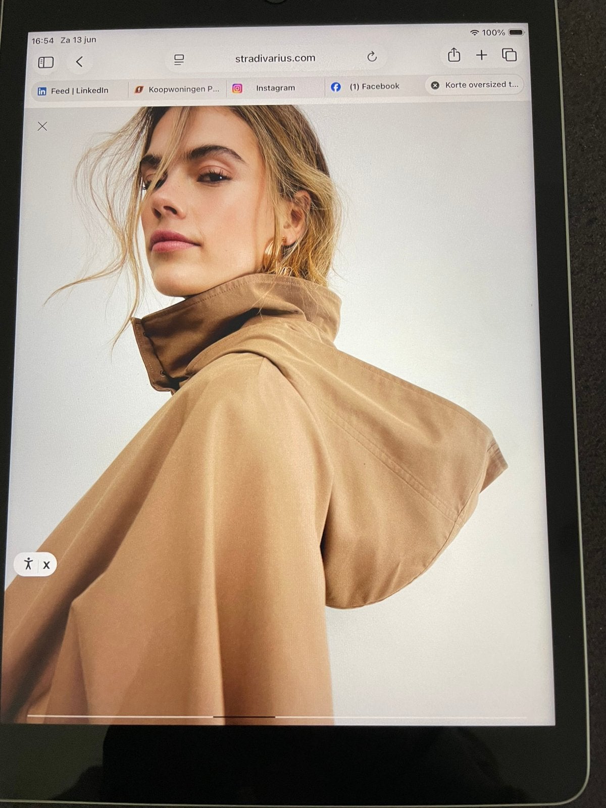 Trenchcoat met afneembare capuchon maat L beige Stradivarius, Verzenden, Zo goed als nieuw, Beige