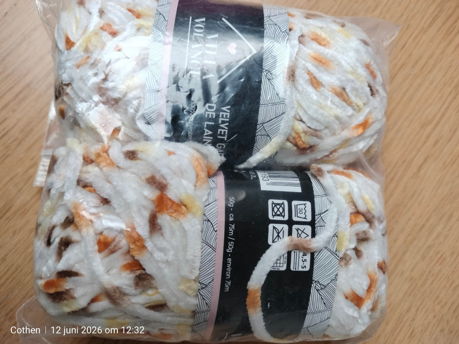 4 bollen zacht Villa Volance Velvet Garen, perfect voor brei, Ophalen of Verzenden