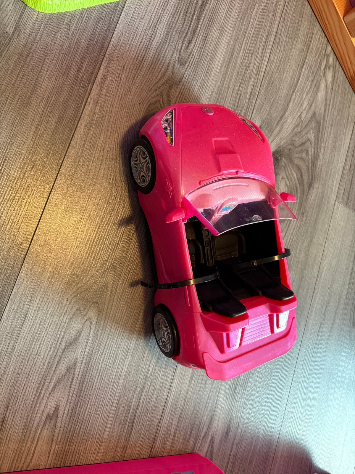 Foto 10 van Groot Barbie huis met veel extra's en accessoires