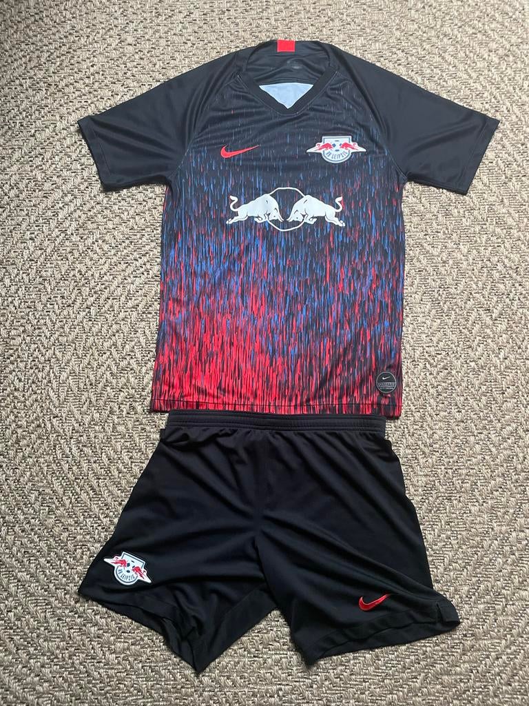 RB Leipzig 2019/20 Derde Tenue - Shirt (S) & Broekje (M), Zwart, Ophalen of Verzenden, Zo goed als nieuw, Voetbal