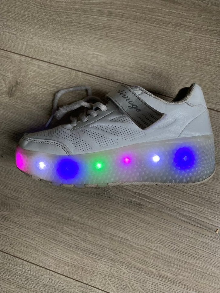 Witte rolschoenen met LED verlichting, maat 34, Ophalen of Verzenden, Gebruikt, Kinderen
