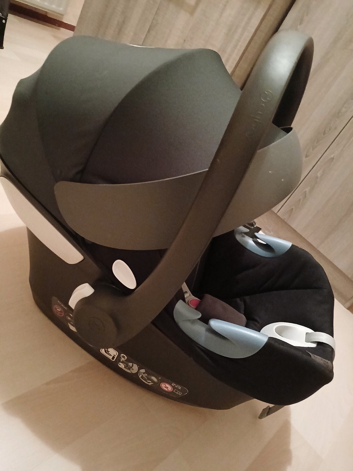 Cybex Aton 5 autostoel met Isofix base, Ophalen of Verzenden, Zo goed als nieuw, Autogordel of Isofix