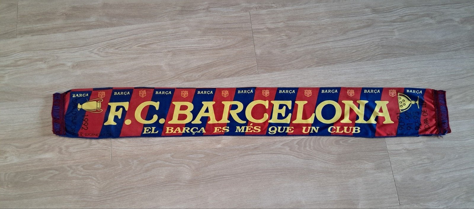FC Barcelona Sjaal met Romario, Stoichkov, Koeman, Laudrup, Ophalen of Verzenden, Zo goed als nieuw, Buitenlandse clubs, Vaantje of Sjaal