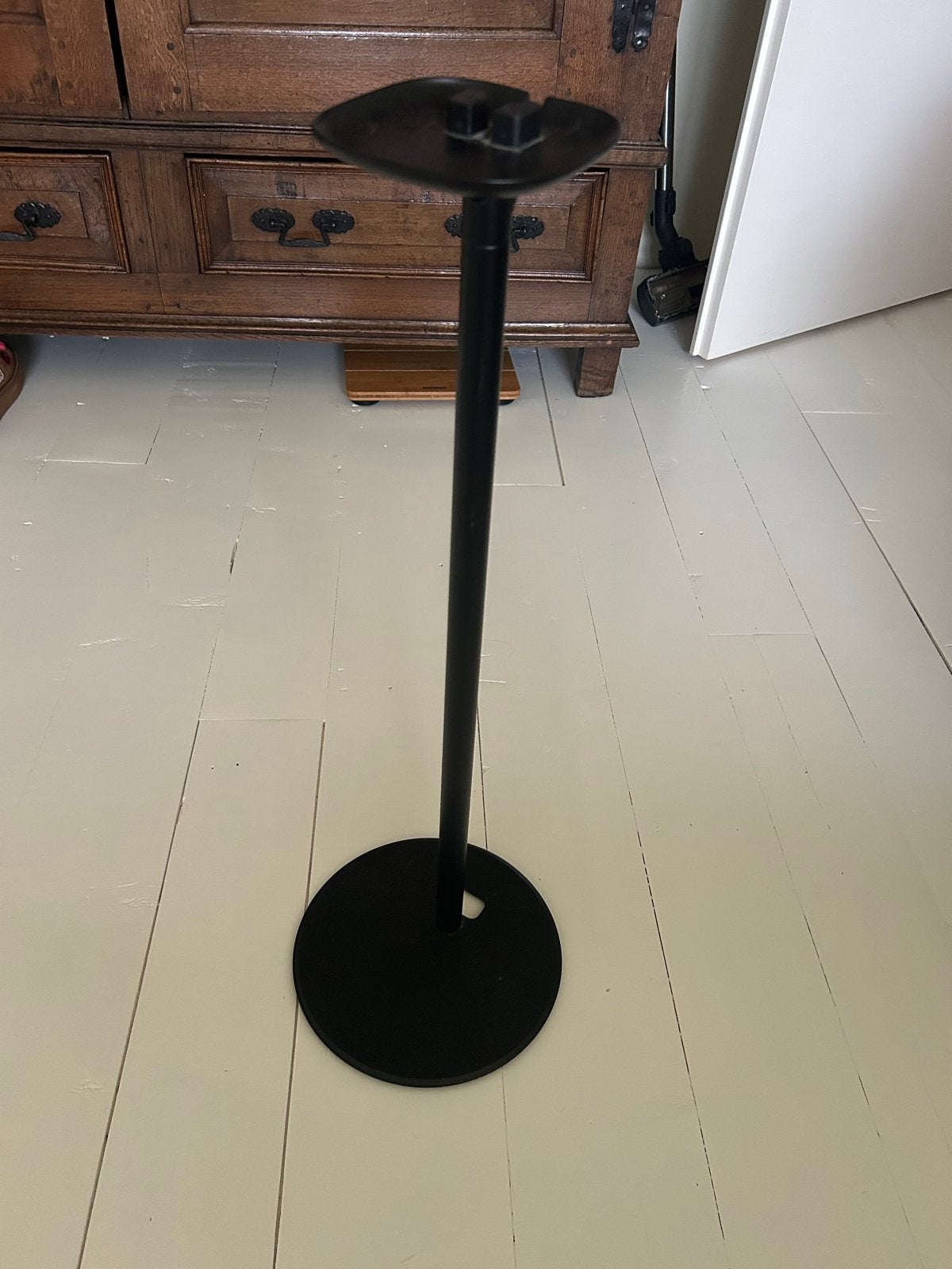 Zwarte speakerstandaard sonos one