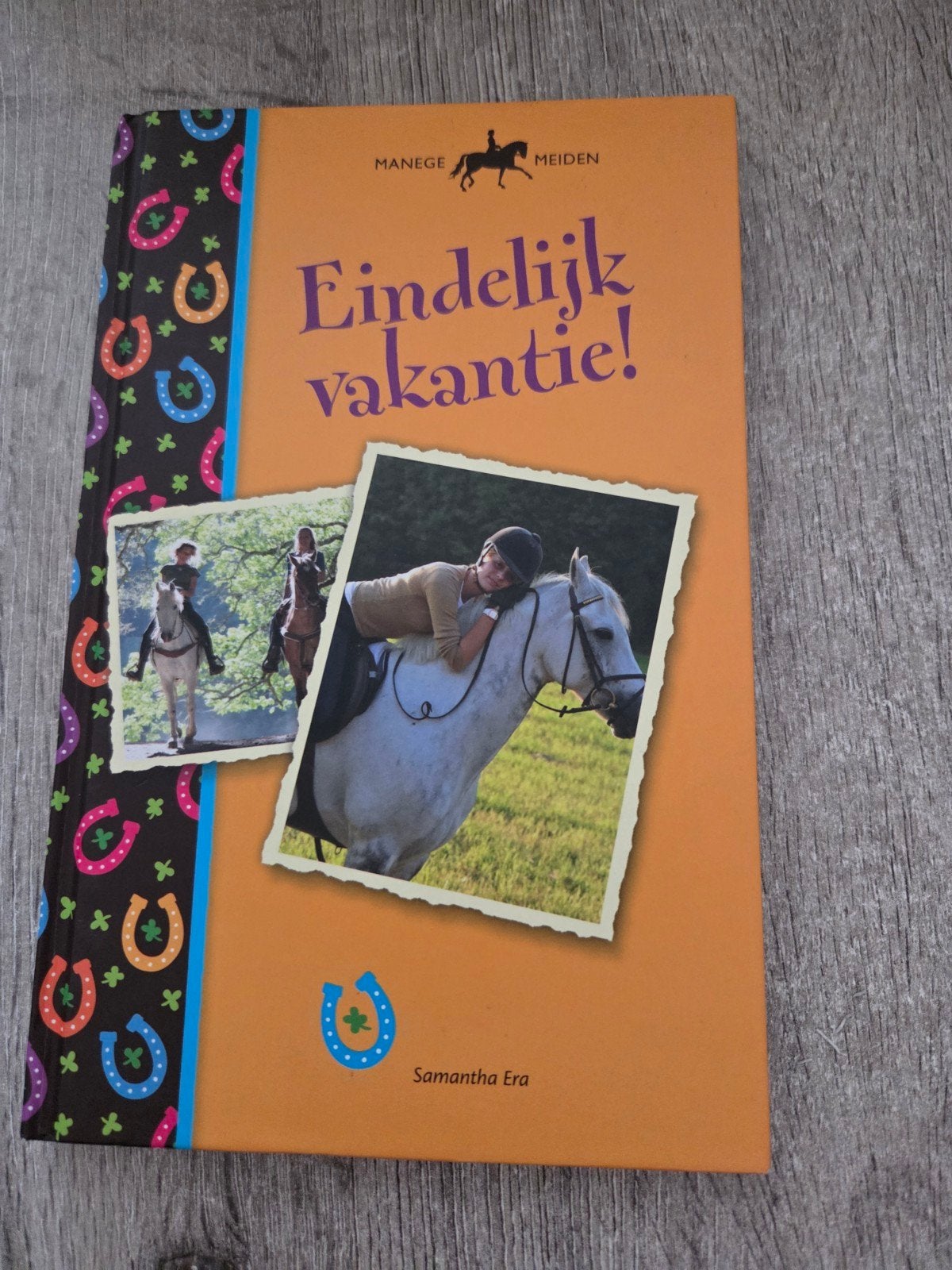 Manege Meiden: Eindelijk vakantie! - Samantha Era, Ophalen of Verzenden, Gelezen, Samantha Era, Fictie
