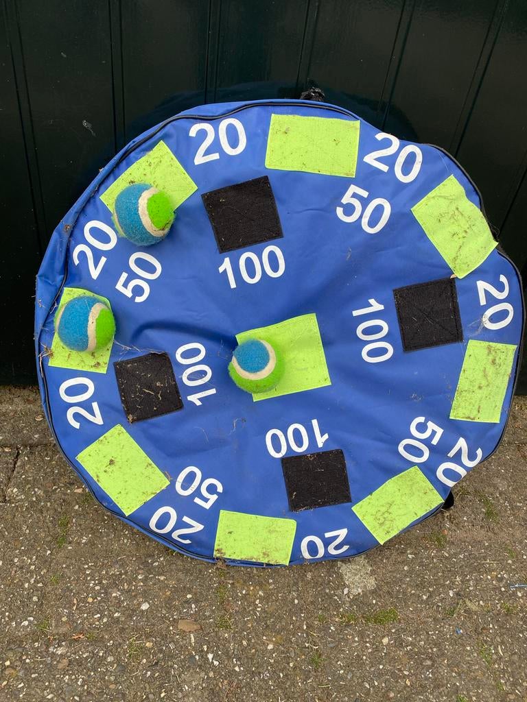 Dartbord met klittenband ballen - Buitenspeelgoed, Ophalen, Zo goed als nieuw